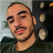 Deutschunterricht in Wien und online mit Sprachexperte Luca.